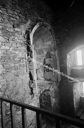 CARRICK CASTLE  CHAPEL ARCH IN OLD KEEP